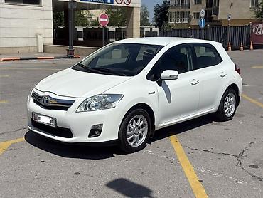 auris: Toyota Auris: 2011 г., 1.8 л, Вариатор, Гибрид, Хэтчбэк — 1