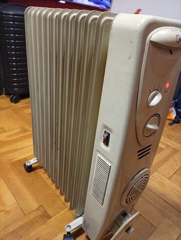 Uljani radijatori: Ulje­ni radijator Midea sa 12 rebara i ispravnim ventilatorom - Tip — 9