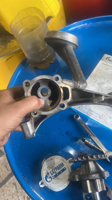 Двигатели, моторы и ГБЦ: Масляный насос двигателя внутреннего сгорания. Механизм с шестерней — 10