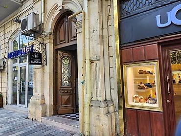 Həyət evləri və villaların satışı: Şəhərin mərkəzində yerləşir. Dəniz kənarı Bulvara 1 dəqiqəlik — 6