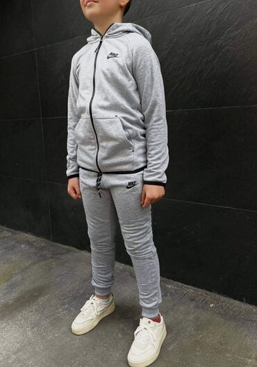 Komplet trenerke: Decije trenerke
Unisex
8 - 14
Uvoz Turska
3200 — 8