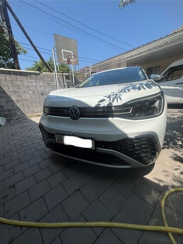 авто в рассрочку электромобиль: Продам срочно. Volkswagen ID 6 PRO 2022 38ххх пробег белого цвета