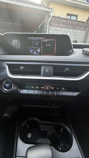 Lexus: Lexus UX: 2018 г., 2 л, Вариатор, Гибрид, Кроссовер — 13