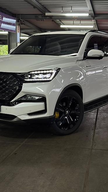 Другие детали кузова: Внедорожник (белый кузов, белый элементы) Ключевые особенности: - — 4