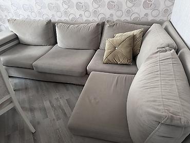 Künc divan – boz/bej tonlarda, yumşaq məxməri toxumalı parça. Müasir lalafo.az -da Künc divan – boz/bej tonlarda, yumşaq məxməri toxumalı parça. Müasir