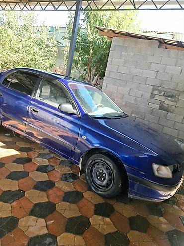Toyota Carina E: 1998 г., 1.8 л, Механика, Бензин, Седан