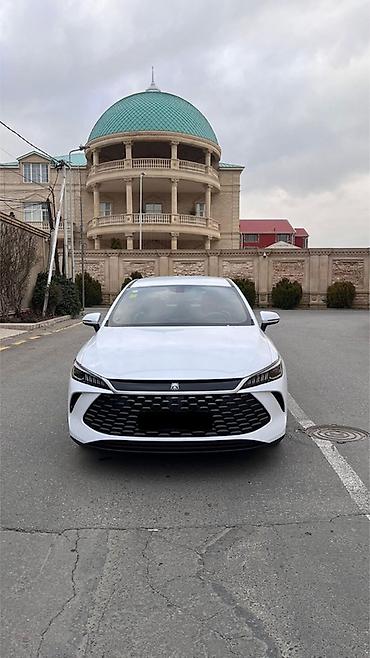byd diskleri: BYD Qin Plus DM-i sedan - Geniş radiator barmaqlığı və nazik LED ön — 1