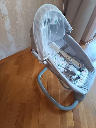Beşiklər: Oğlan və qız üçün, İşlənmiş, Dördbucaq, Beşik, Dəstsiz, Matras ilə, Yellənmə mexanizmi ilə — 1