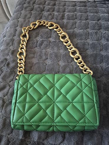 prstenje swarovski: Zara torbica.Kao nova. lanac zlatni masivan.Boja torbe je tamno zelena — 1