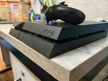 PS4 (Sony PlayStation 4): Ломбард Сони 4 на 512 г,в отличном состоянии,ни шумит ни греется,не