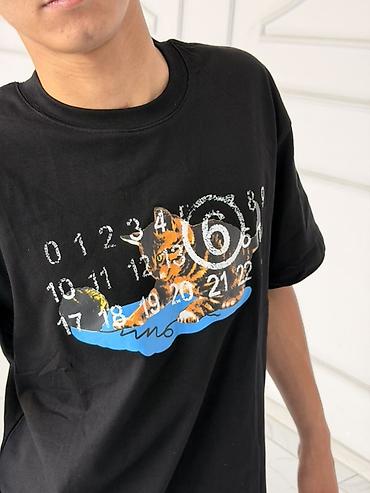 Футболки: Футболки с принтами, унисекс, свободный крой (oversize). Особенности — 2