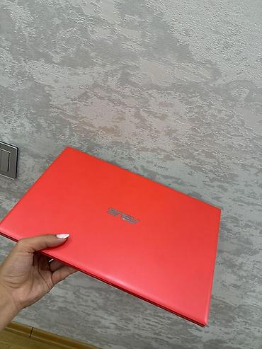 ucuz notbuk: ASUS VivoBook 14 noutbuku – parlaq qırmızı rəngdə, yüngül və nazik — 2