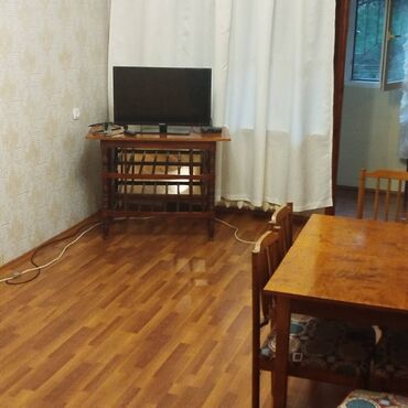 Uzunmüddətli kirayə mənzillər: Azadlıq metrosu yaxınlığında 8-ci mikrorayonda 5 mərtəbəli binanın — 1