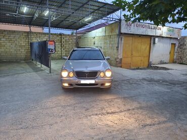 Mercedes-Benz: Mercedes-Benz E 220: 2.2 l | 2002 il Sedan — 5