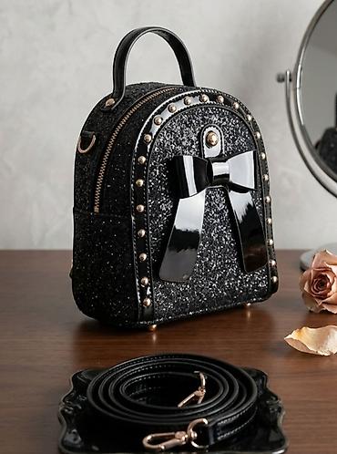 Mini torba – crni, sjajni - Materijal: šljokičasta tekstura sa na lalafo.rs Mini torba – crni, sjajni - Materijal: šljokičasta tekstura sa