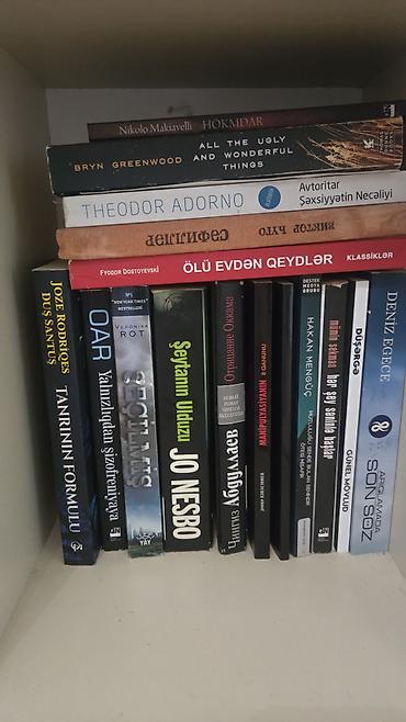 Художественная литература: Mövzu: Müxtəlif janrlarda geniş kitab kolleksiyası Tərkib: - — 2