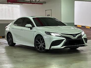 Toyota Camry: 2022 г., 2.5 л, Гибрид, Седан