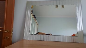 зеркало самоклейка: Зеркало высота 60 см ширина 80 см . в отличном состоянии