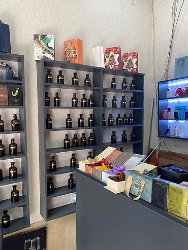 plastik ayna qapi: Salam Badamdarda Təcili hazır Ətir biznesi satılır Mağaza. 3 ün — 8