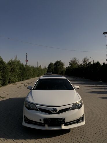 срочно срочно продам машину: Toyota Camry: 2014 г., 2.5 л, Бензин, Седан