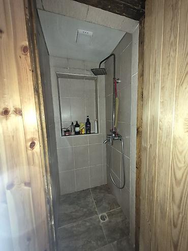 Үйлөрдү сатуу: 3 бөлмө, 73 м², 4 соток, Бишкек, Баят/Азиз базары Менчик ээси — 8