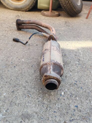 Auto delovi: Prednja grana auspuha sa loncom i lamda sondom Lada 112. Polovno — 2