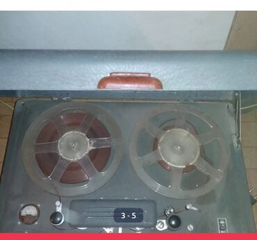 Аудиотехника: Магнитофон студийный М 8-2 50г, фотоаппарат Polaroid 636, диктофон