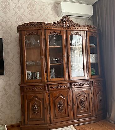 Klassik üslubda massiv ağacdan hazırlanmış vitrin-bufet - Material