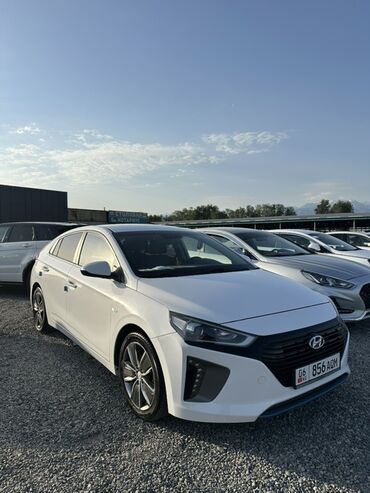 электромобиль в рассрочку в бишкеке: Белый седан Hyundai Ioniq с динамичным дизайном кузова и черной