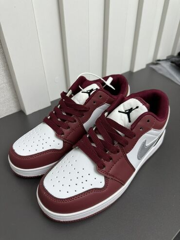 волейболный кросовка: Джорданы. 38 размер