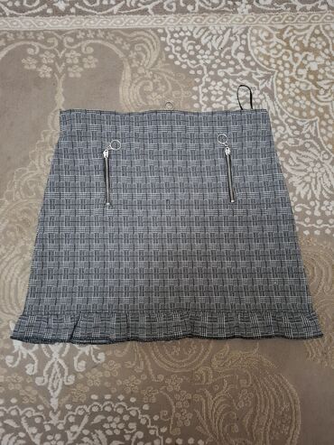 Köynək və bluzalar: Vərəqləyin. Bluzka baha alınıb 2 dəfə geyilib.M-L uyğun 12 — 16