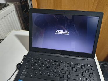 ASUS: Intel Pentium, 4 GB OZU, 15.6 " — 4