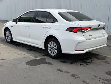 гибрид лабо: Toyota Corolla: 2022 г., 1.8 л, Вариатор, Гибрид, Седан — 6