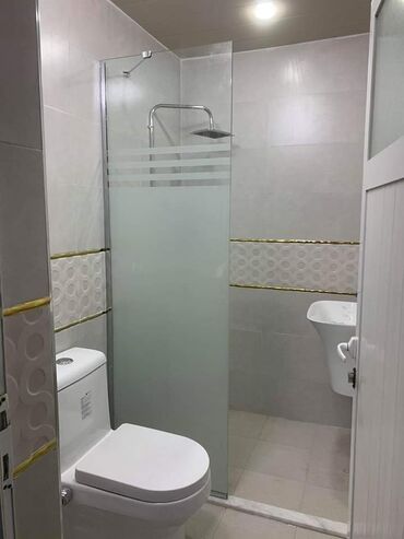 Duş kabinaları, arakəsmələr: Yeni Arakəsmə, Düzbucaqlı, Pulsuz çatdırılma — 25