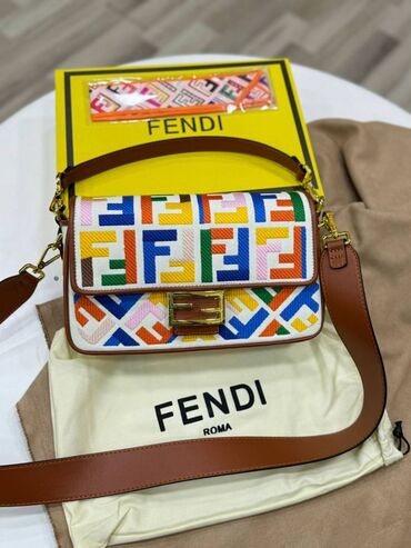 Çantalar: Əl çantası, Fendi, Yeni