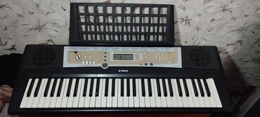 синтезатор музыкальный инструмент купить: Продаю синтезатор YAMAHA в хорошем состоянии. Модель PSR-E200 включает