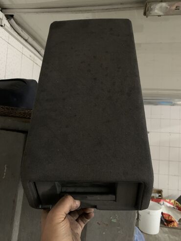 подлокотник на авто в Кыргызстан | Аксессуары для авто: Подлокотник задний на 210 
Материал чёрная ткань