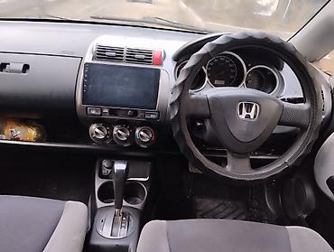 Honda: Honda Fit: 2002 г., 1.3 л, Вариатор, Бензин, Хэтчбэк at lalafo.kg — 7 Honda: Honda Fit: 2002 г., 1.3 л, Вариатор, Бензин, Хэтчбэк — 7