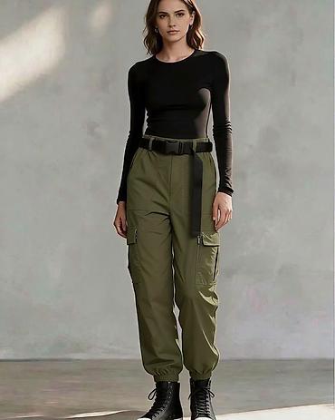 ugg: Ženske cargo pantalone sa pojasom

Pantalone: 2200 dinara — 2