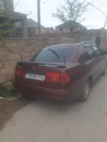 Avtomobil satışı: Bordo rəngdə olan, yaxşı vəziyyətdə Seat Toledo avtomobili. Arxa