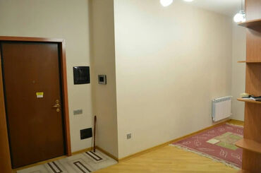 Uzunmüddətli kirayə mənzillər: 28 mayda, Xarici İşlər Nazirliyinin yanında, 16 mərtəbəli binanın — 8