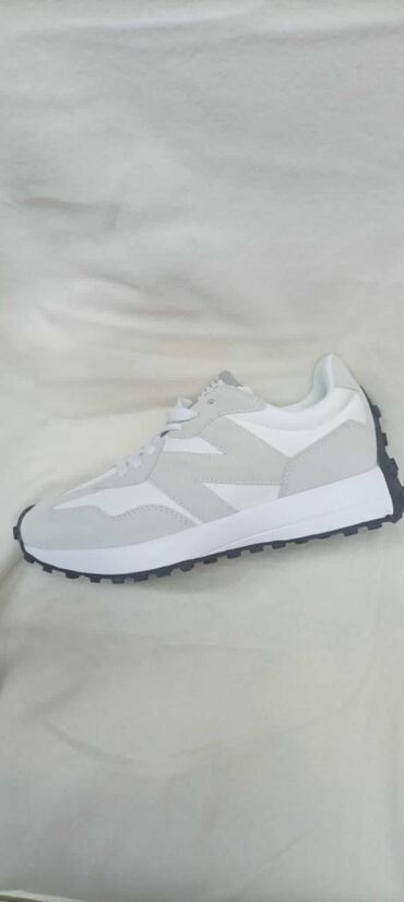 Women's Sneakers and athletic shoes: 10. NB Clasic
36/37-41
3600 din
BPM✨ — 5