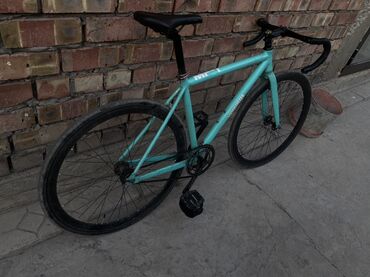 срочно продаю в связи с переездом: Городской фикс Fixiemeister - Рама и вилка: алюминий, жёсткая вилка