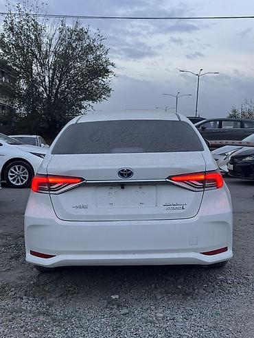 Продажа авто: Toyota Corolla: 2022 г., 1.8 л, Вариатор, Гибрид, Седан — 4