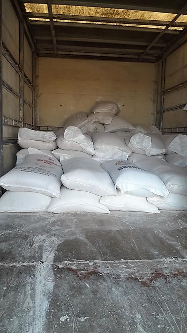 yemlər: Buğda - 0.42 q. hazır 50 kg kisələrdə Ünvan: Binə savxoz.( Çox alana — 2