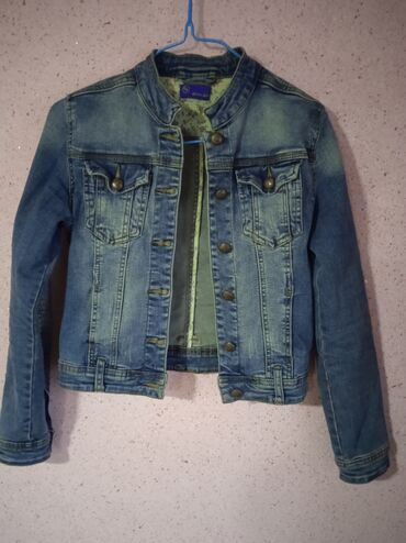 джинсовая куртка s: Джинсовая куртка, Приталенная модель, Осень-весна, XS (EU 34)