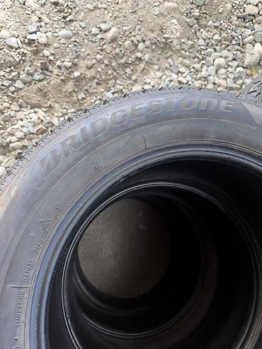 60: Комплект зимних шин Bridgestone Blizzak VRX2 - Размер: 215/60 R17 - — 4