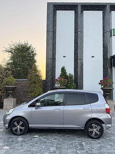 хэтчбек машина: Honda Fit: 2004 г., 1.3 л, Вариатор, Газ, Лифтбек — 7