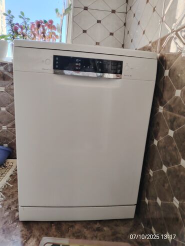Boşqablar: Bosch qabyuyan masin satilir serie 4 6 illik qarantiyasi var. 3 ildir