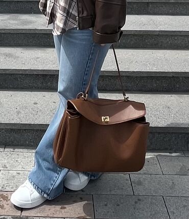 qadin kostyum modelleri instagram: Balenciaga, Yeni